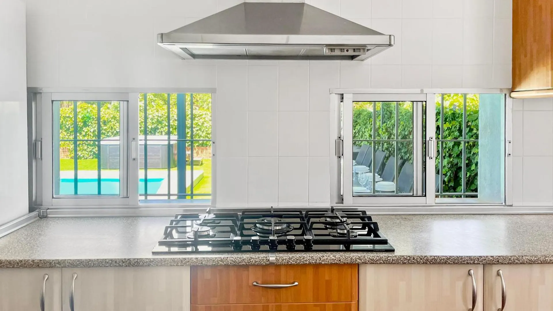 Villa San Patricio I Piscina Privada I Jacuzzi Spa I Bbq I Ps5 I Aire Acon I 3000M2 I 5Min-Centro Jerez de la Frontera